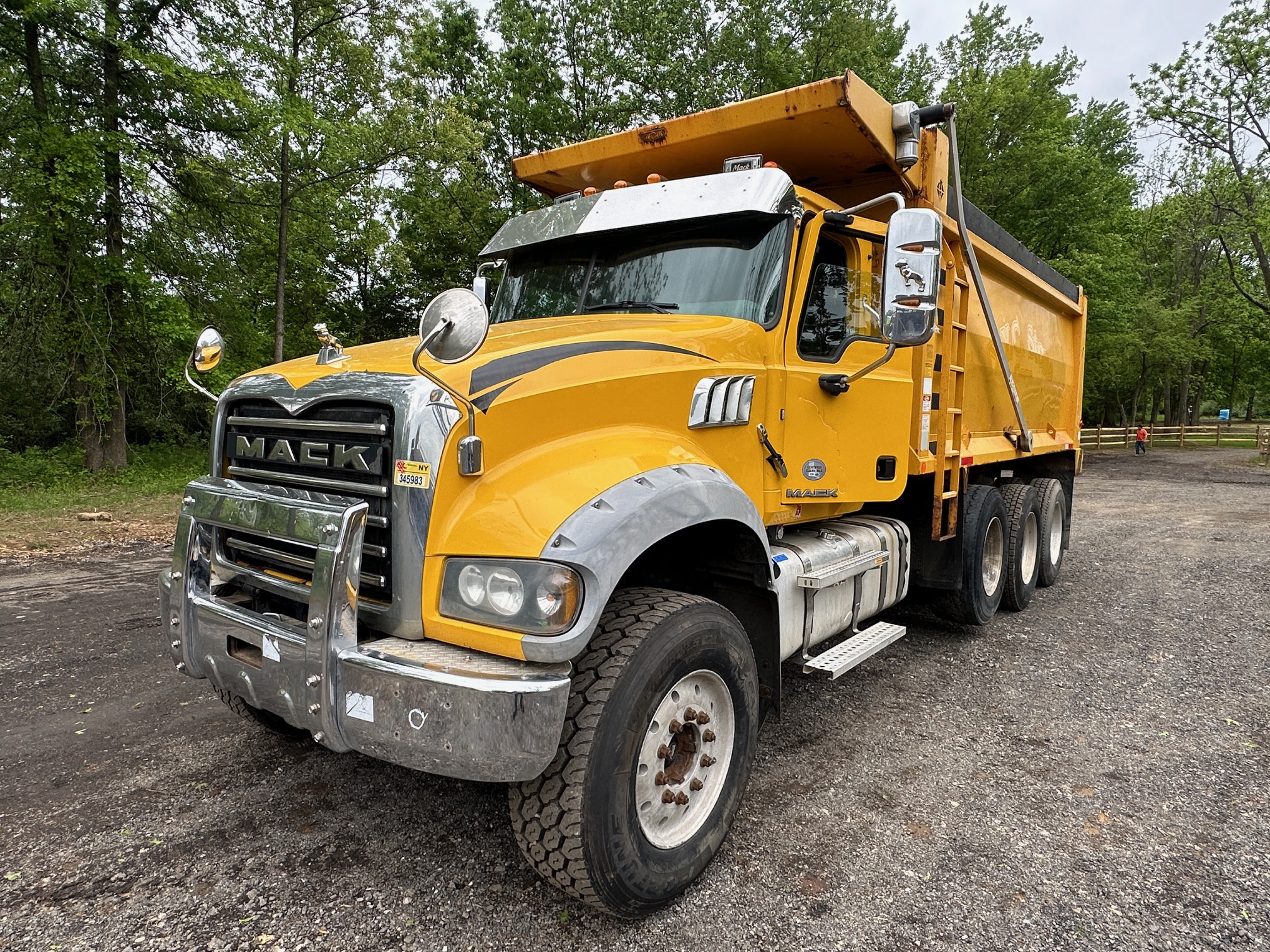 2016 MACK Granite GU713 - Image 2