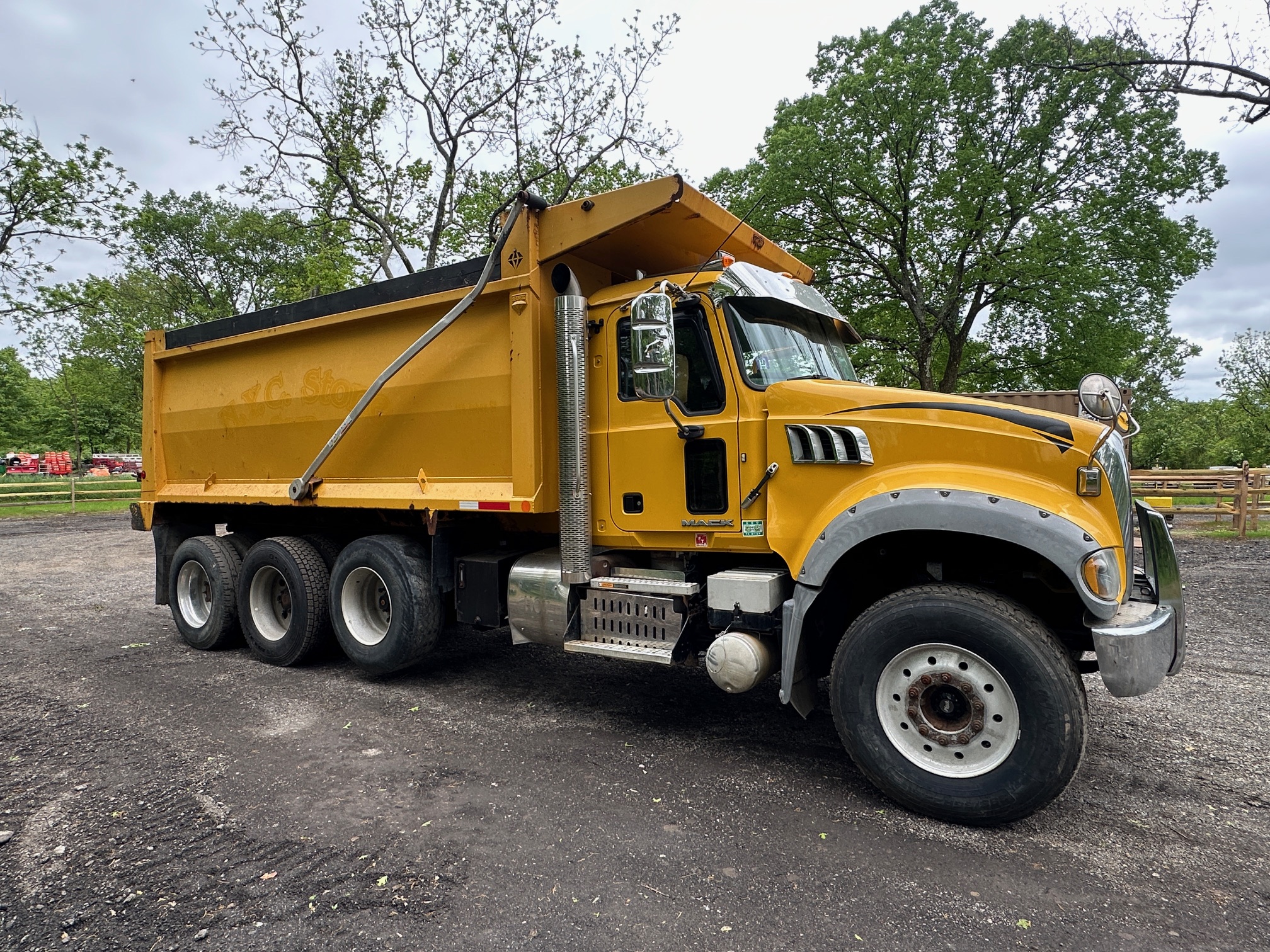 2016 MACK Granite GU713 - Image 6