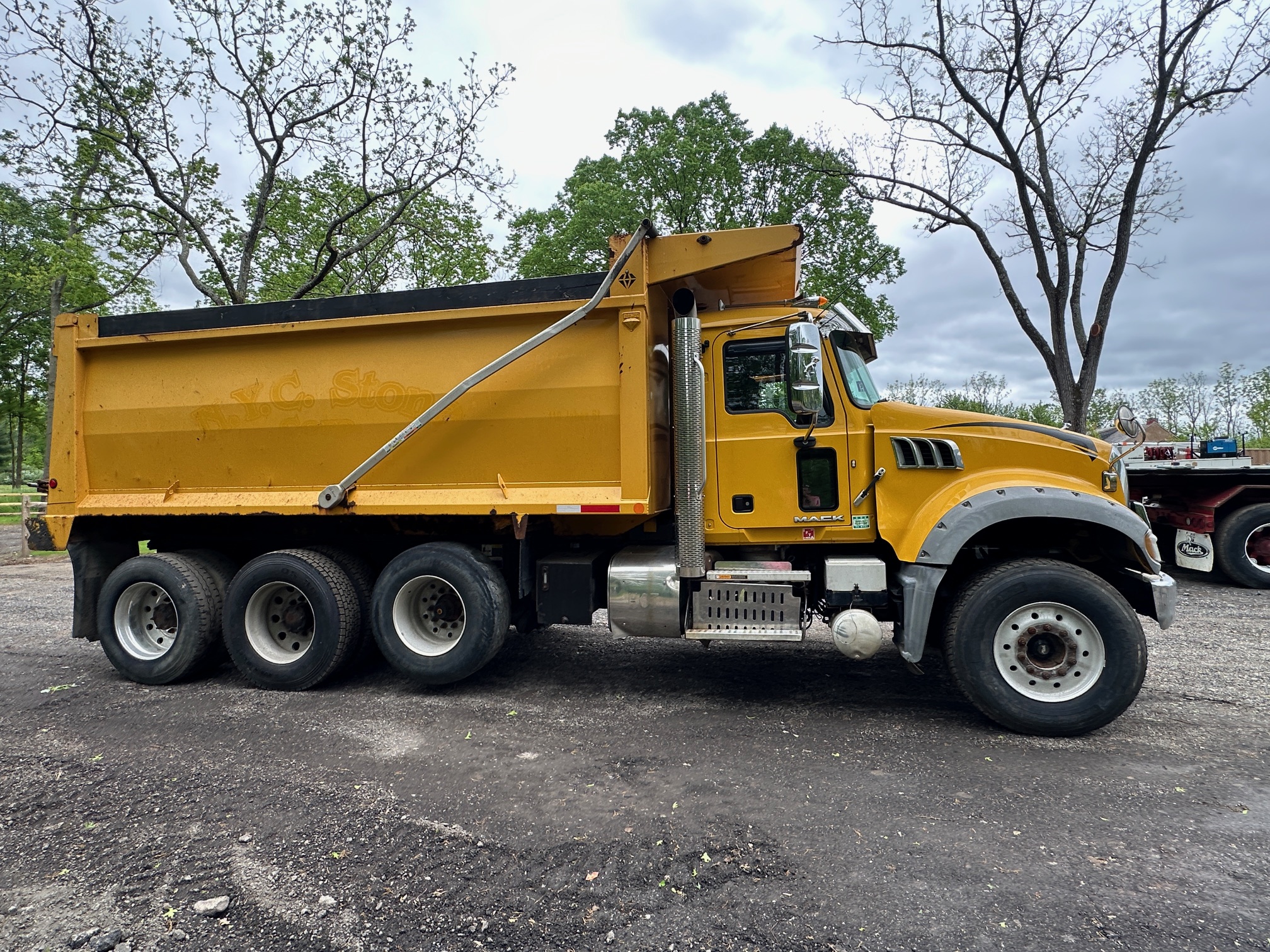 2016 MACK Granite GU713 - view 7 of 43