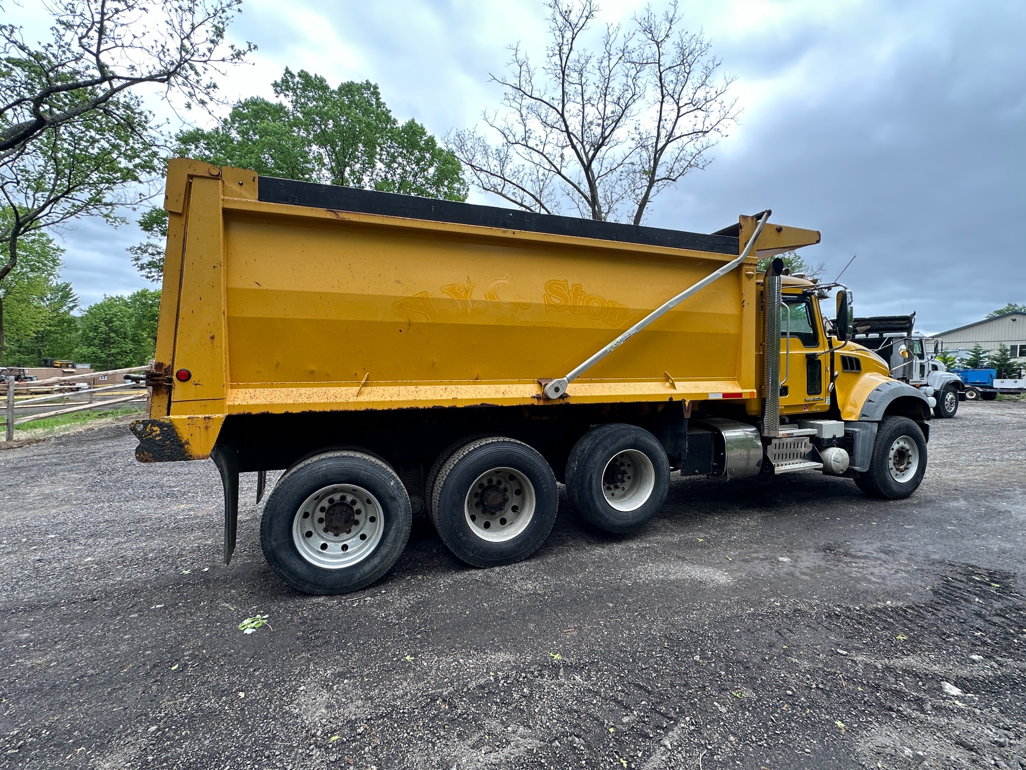 2016 MACK Granite GU713 - view 8 of 43