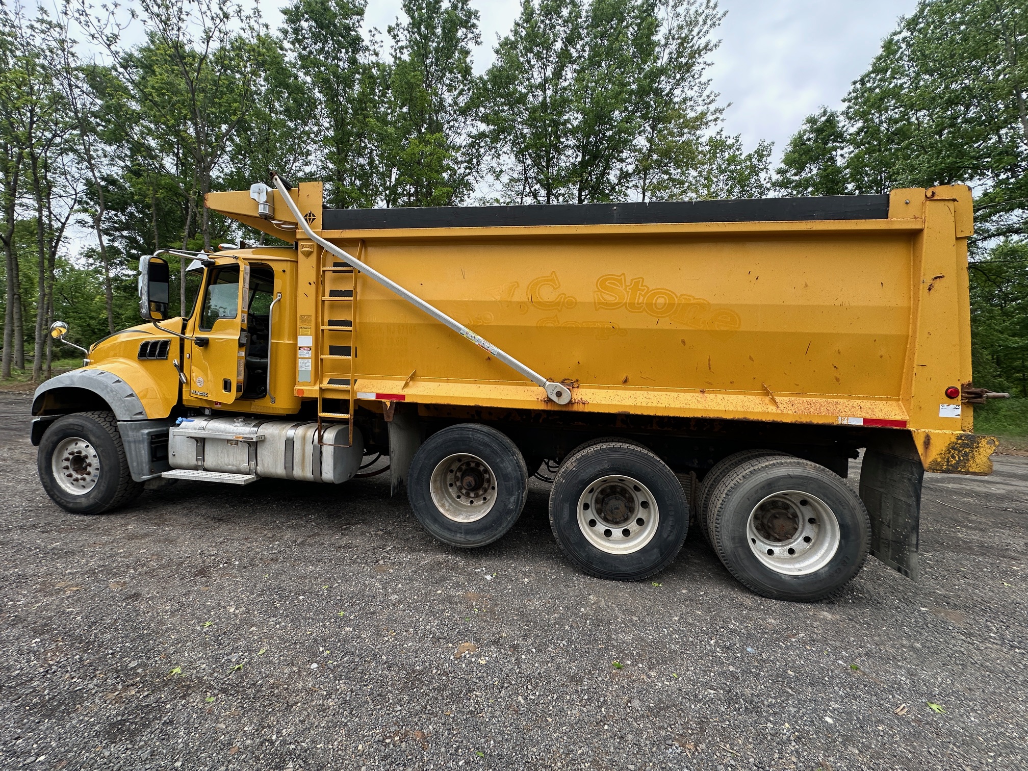 2016 MACK Granite GU713 - Image 13