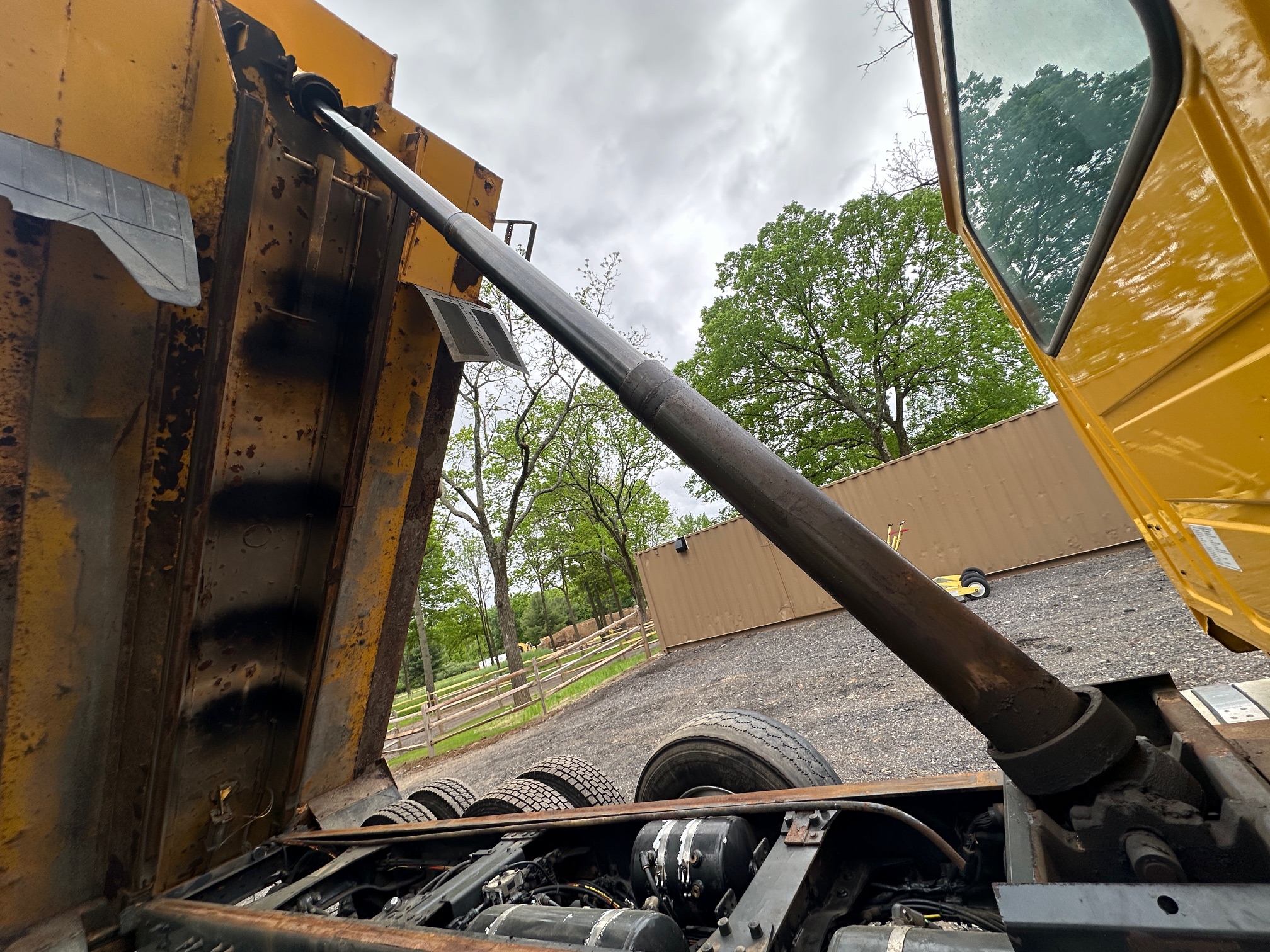 2016 MACK Granite GU713 - Image 17