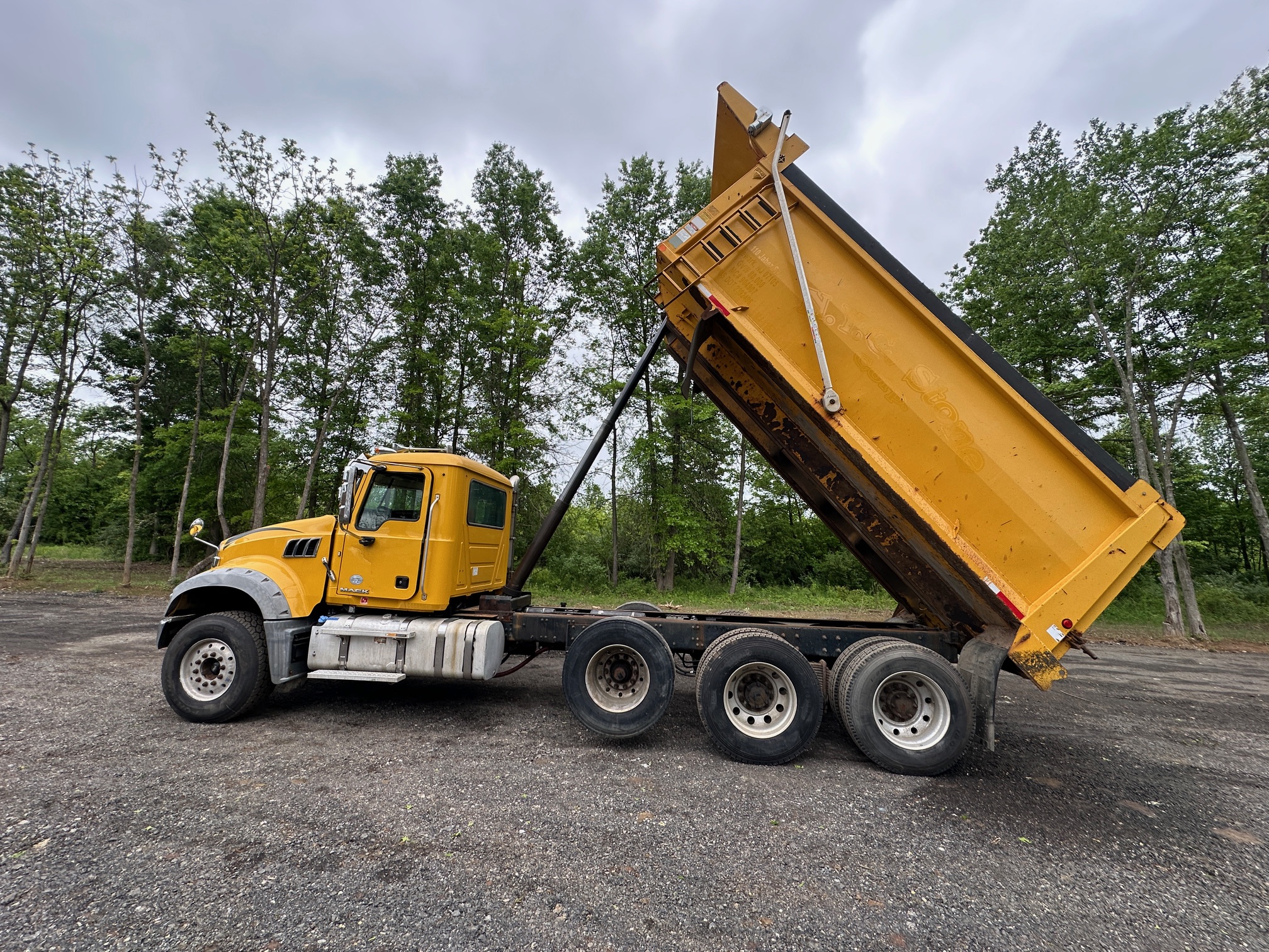 2016 MACK Granite GU713 - Image 23