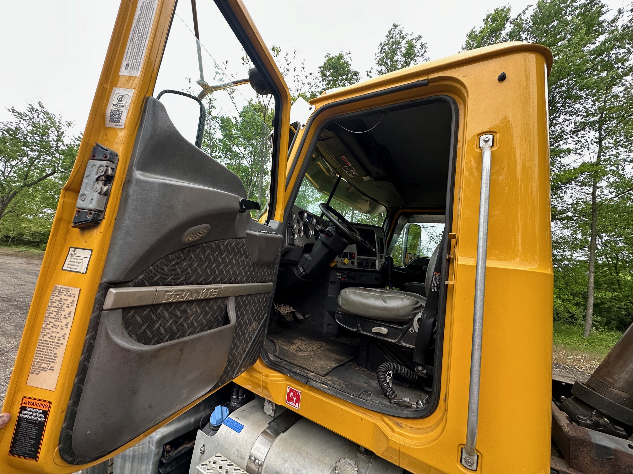 2016 MACK Granite GU713 - Image 26