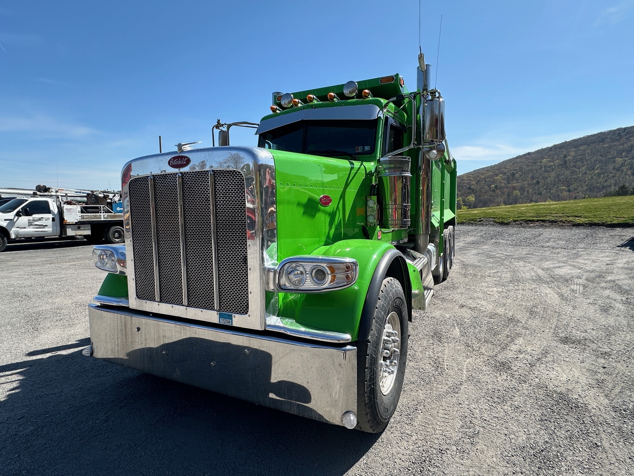 2019 PETERBILT 389 Glider - Image 4