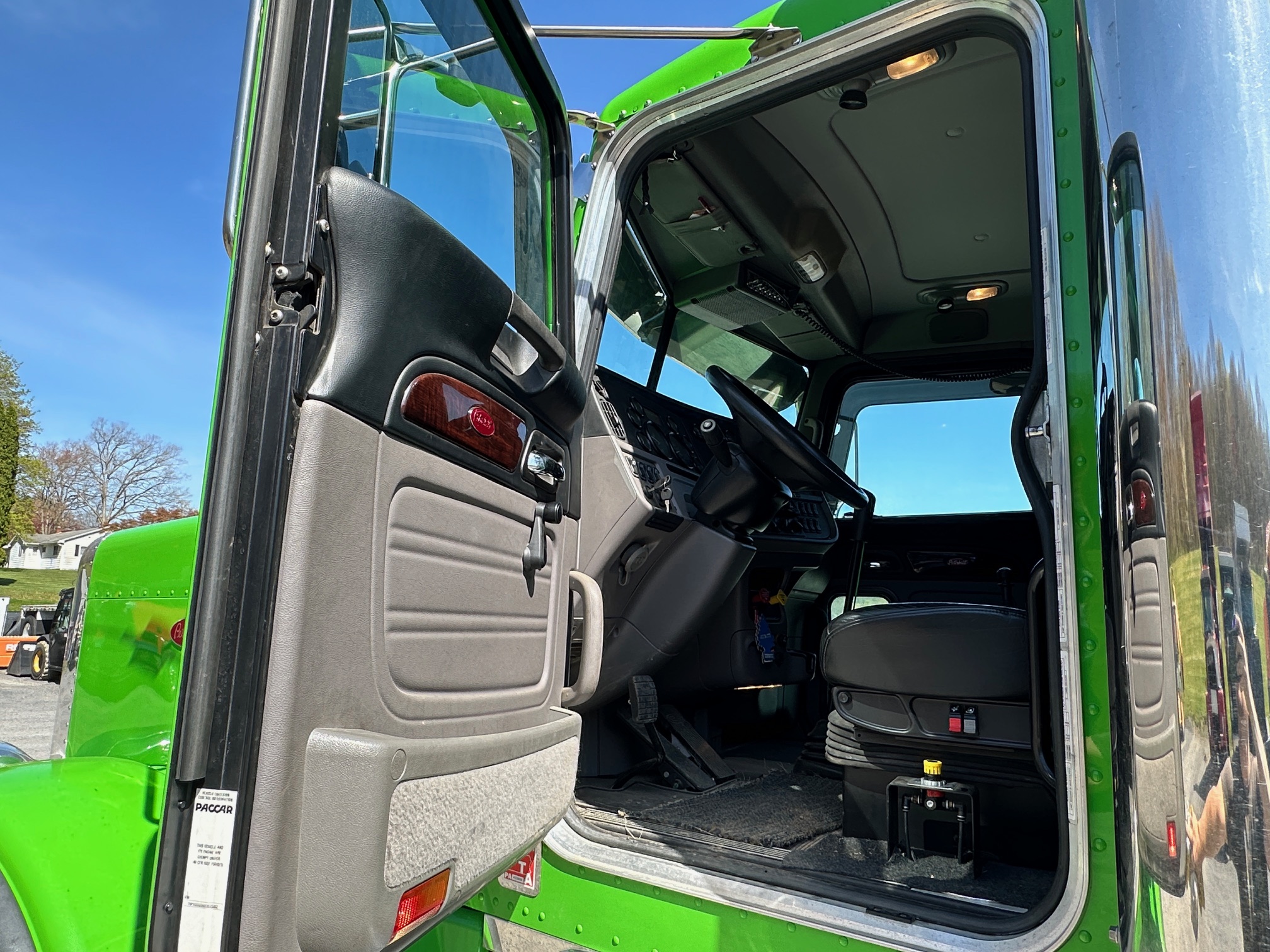 2019 PETERBILT 389 Glider - Image 16