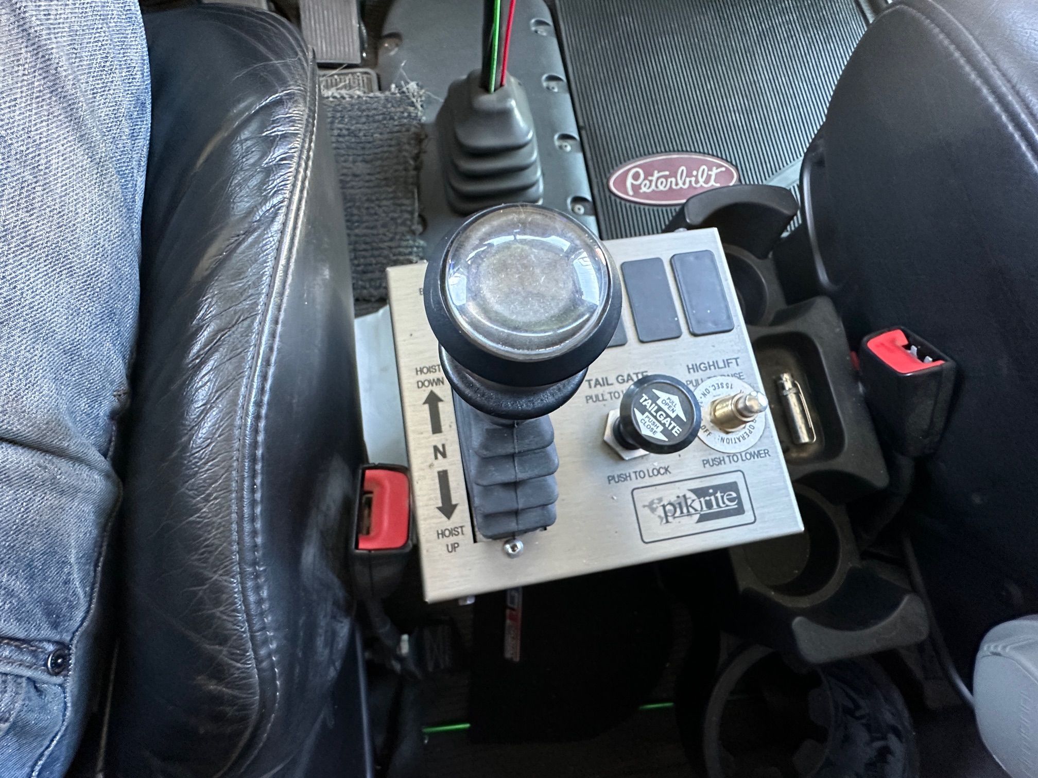 2019 PETERBILT 389 Glider - Image 24