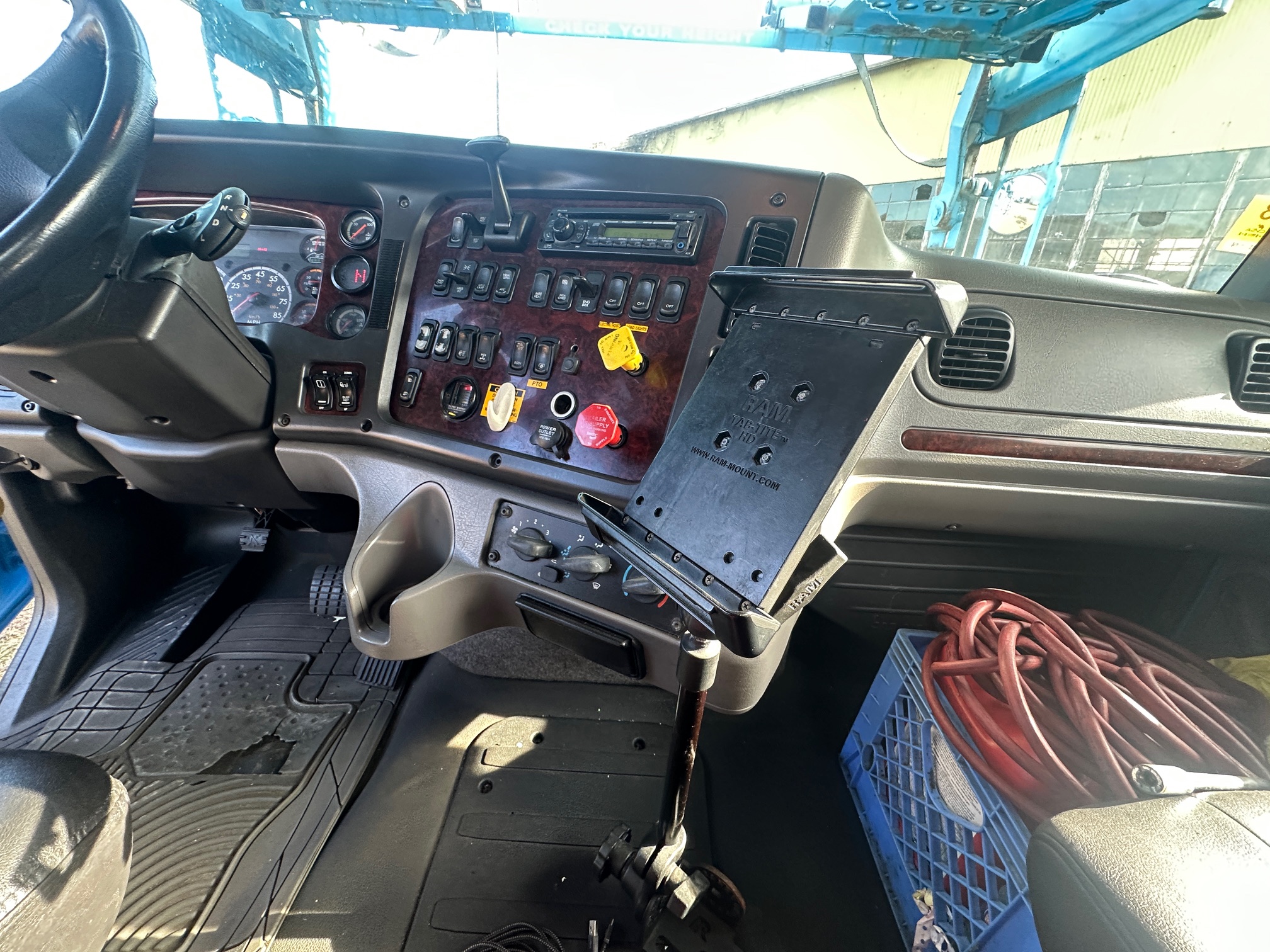 2015 FREIGHTLINER 114SD - Image 19