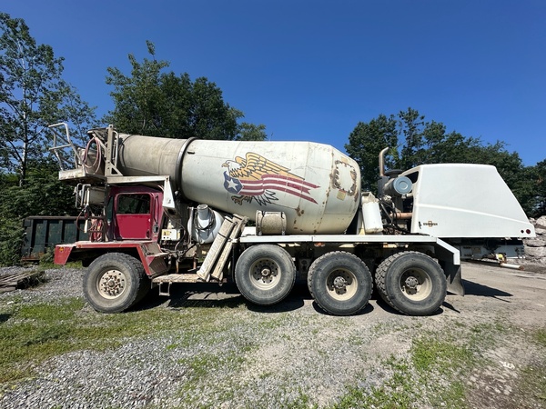 2008 OSHKOSH Front Discharge Mixer