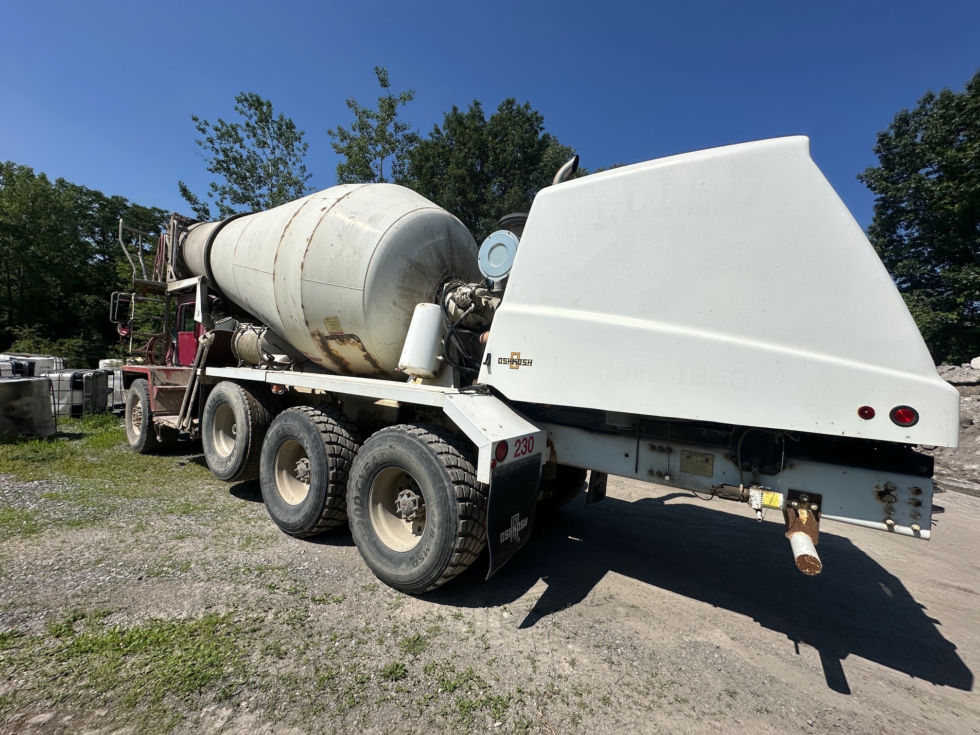 2008 OSHKOSH Front Discharge Mixer - Image 3