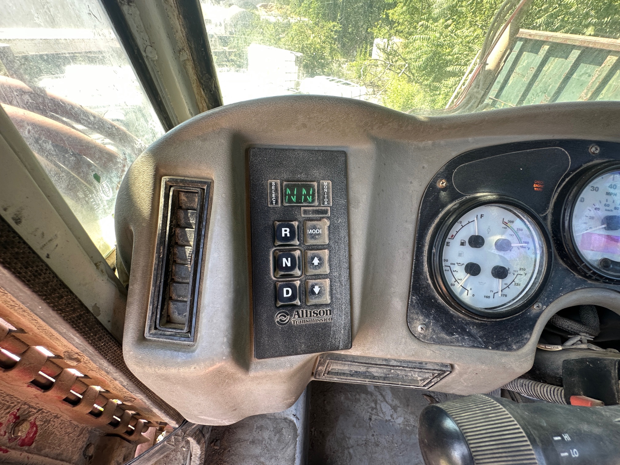 2008 OSHKOSH Front Discharge Mixer - view 17 of 42