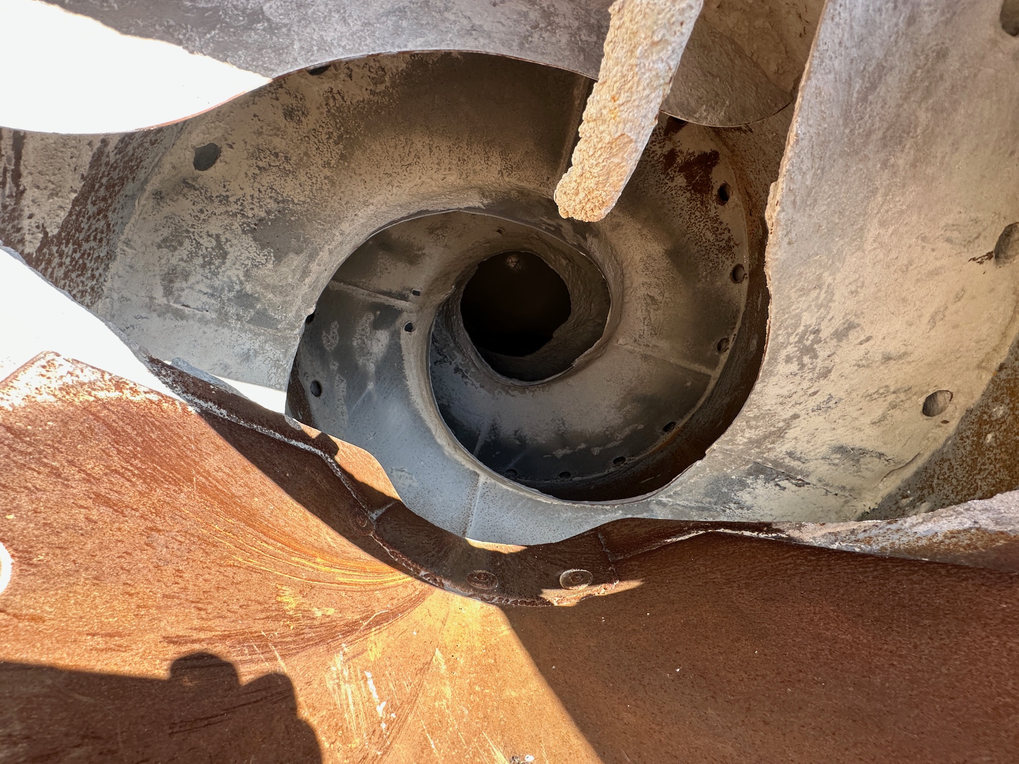 2008 OSHKOSH Front Discharge Mixer - Image 24