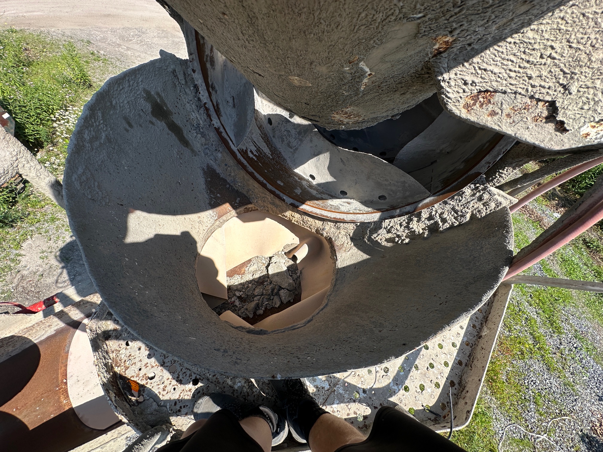 2008 OSHKOSH Front Discharge Mixer - Image 26