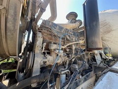 2008 OSHKOSH Front Discharge Mixer - Image 27