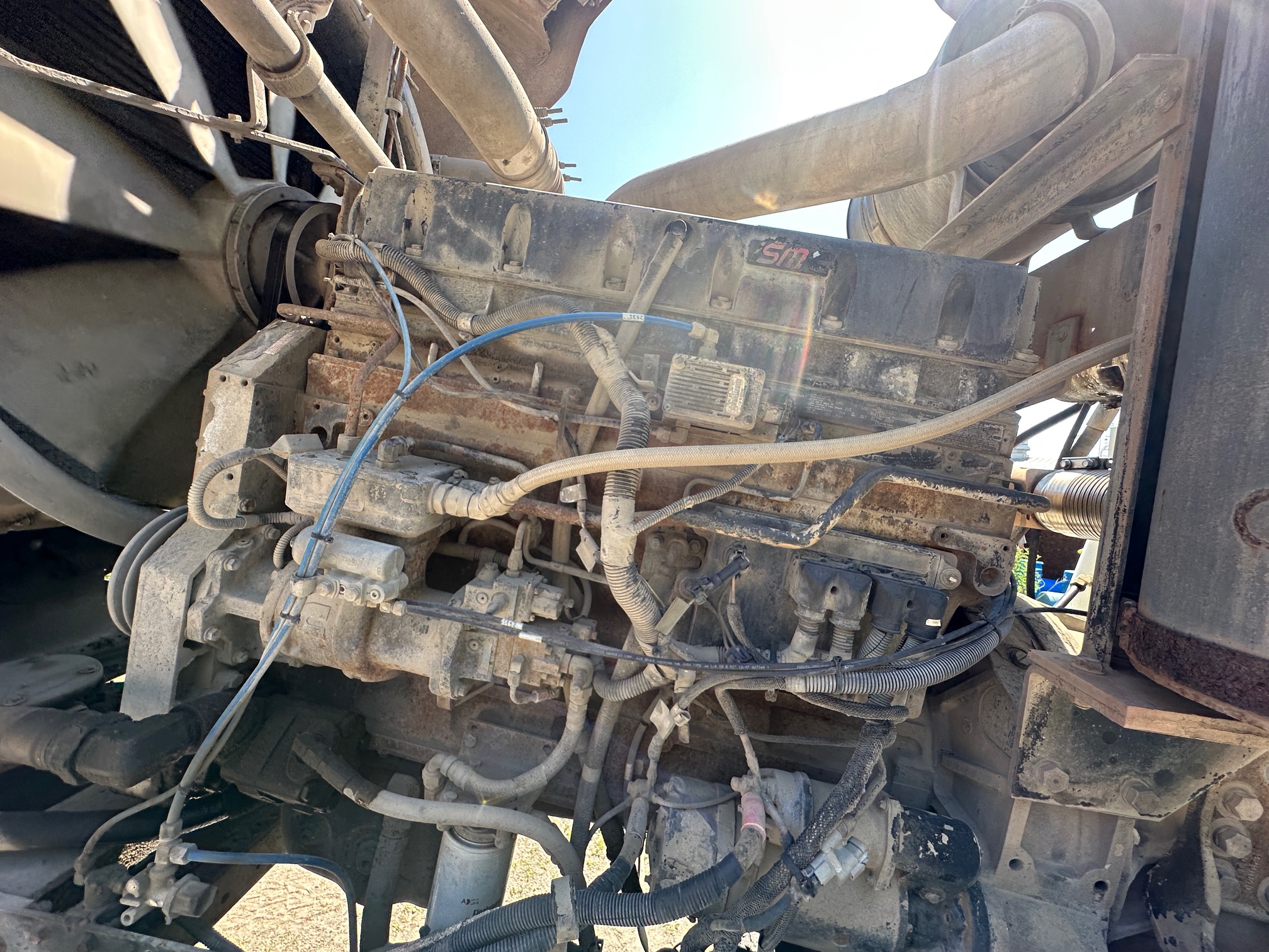 2008 OSHKOSH Front Discharge Mixer - Image 29