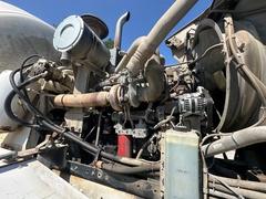 2008 OSHKOSH Front Discharge Mixer - Image 30