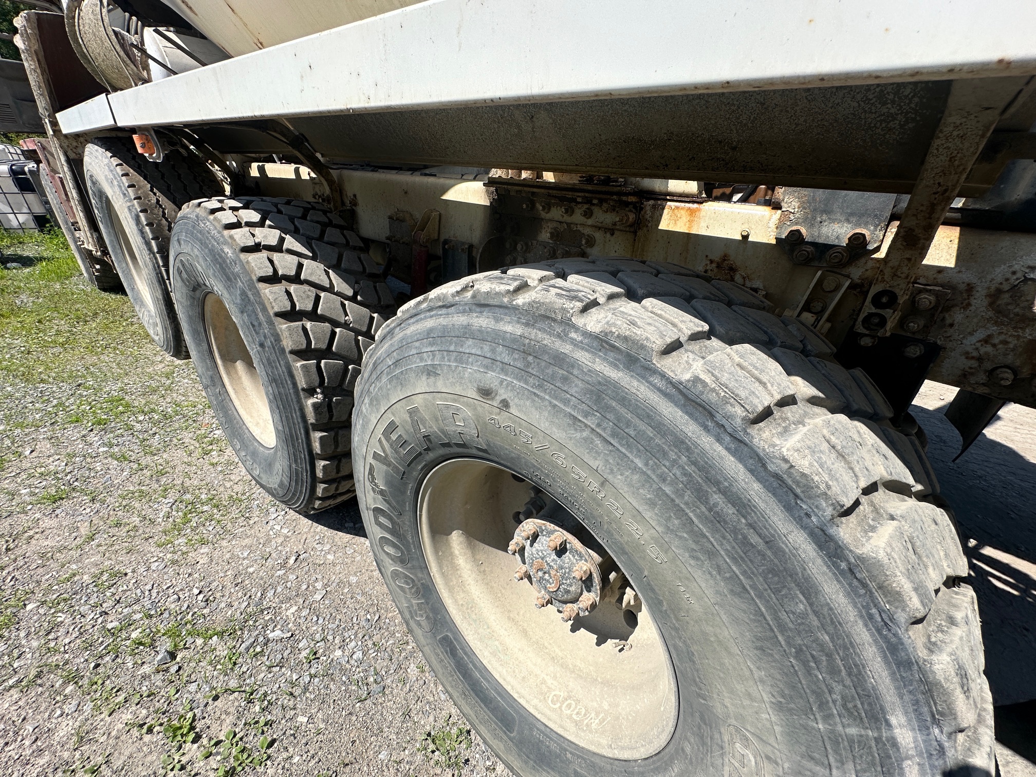 2008 OSHKOSH Front Discharge Mixer - Image 32