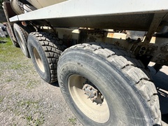 2008 OSHKOSH Front Discharge Mixer - Image 32