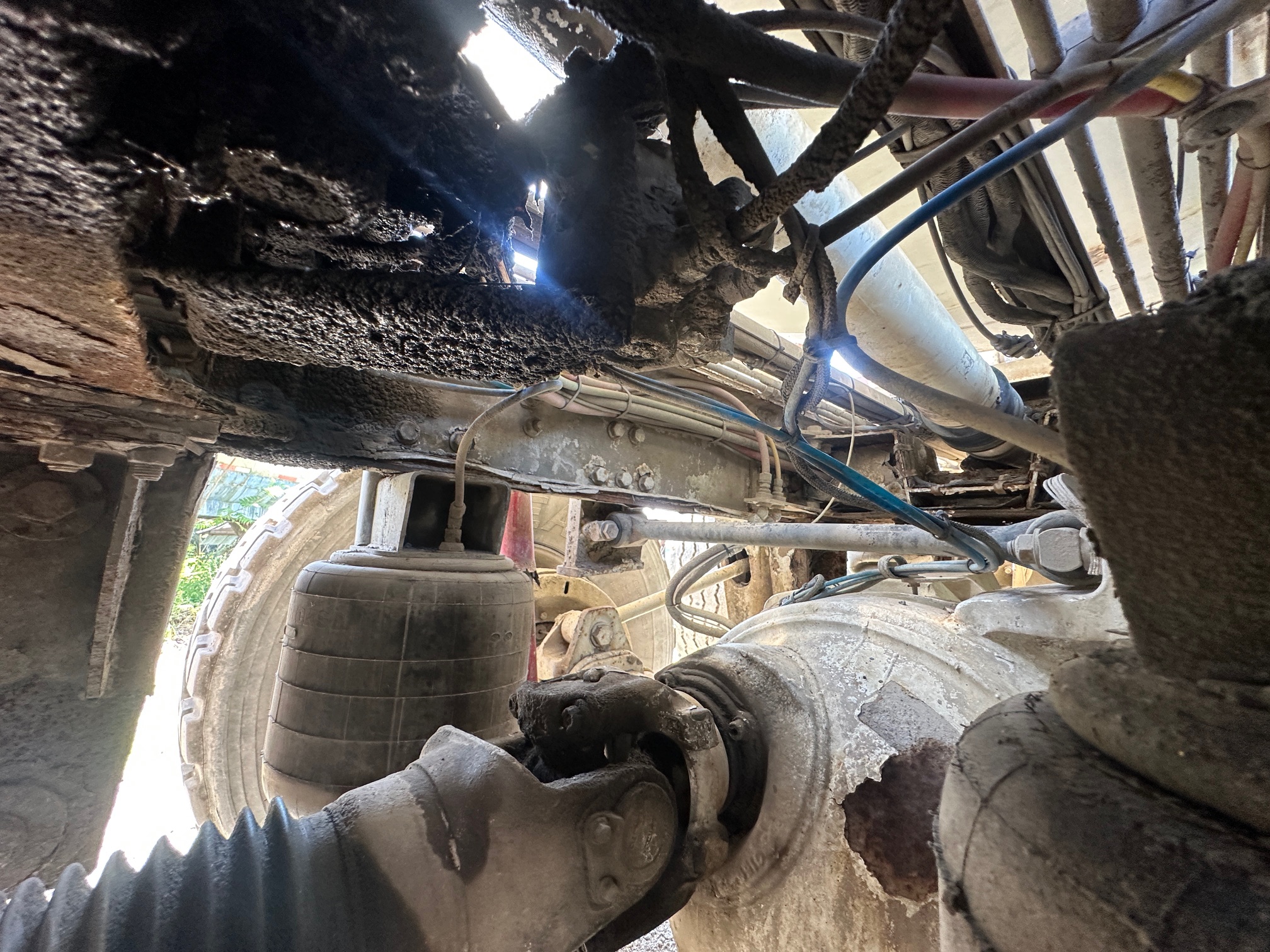 2008 OSHKOSH Front Discharge Mixer - Image 34