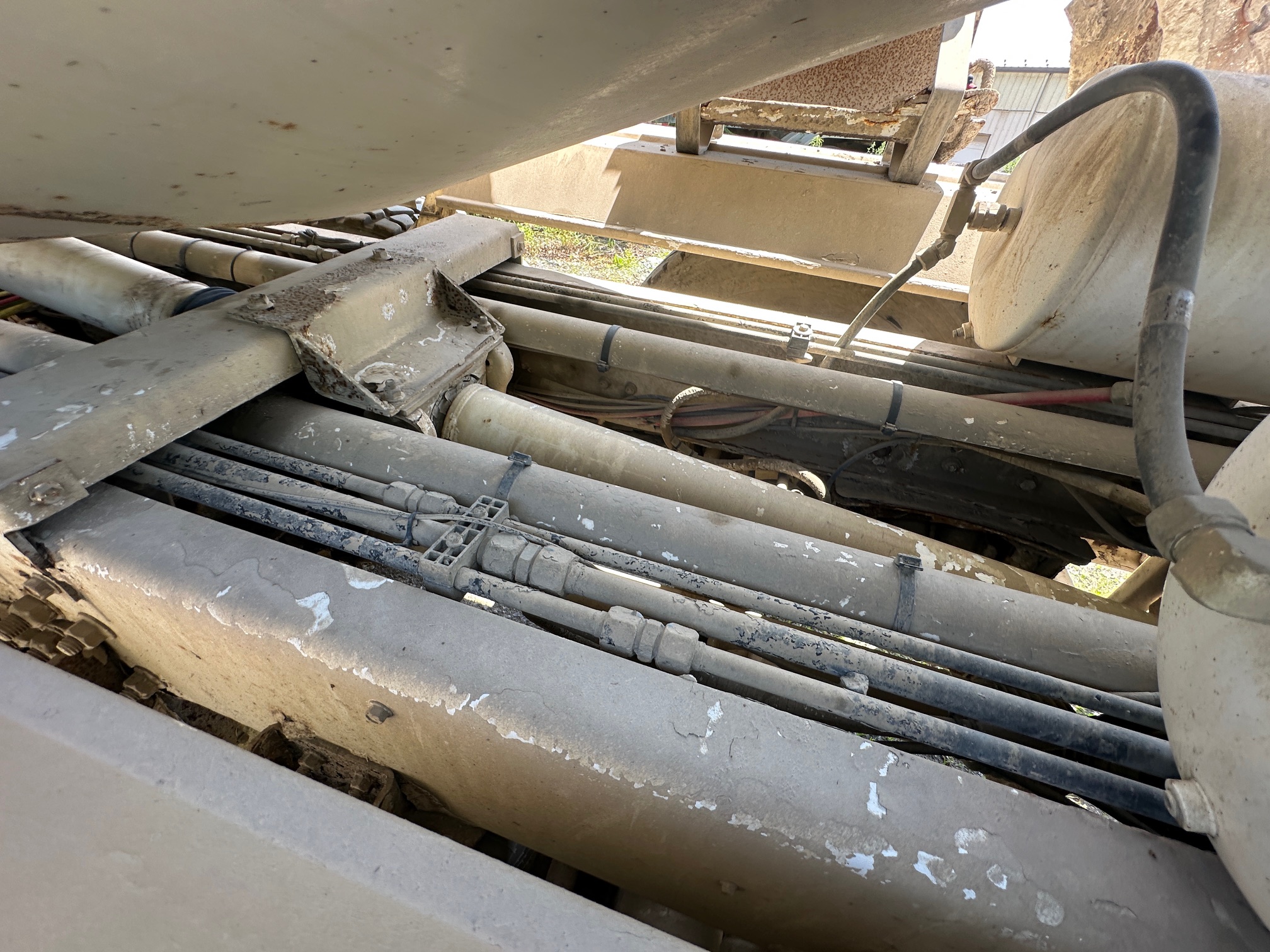 2008 OSHKOSH Front Discharge Mixer - Image 36