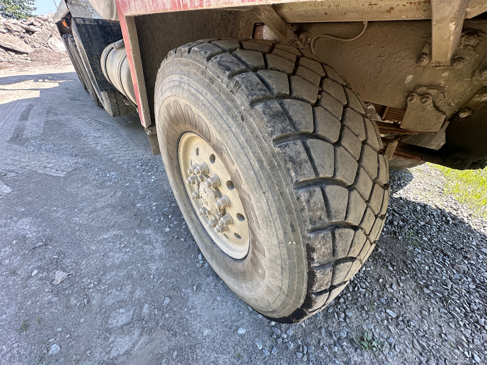 2008 OSHKOSH Front Discharge Mixer - Image 40