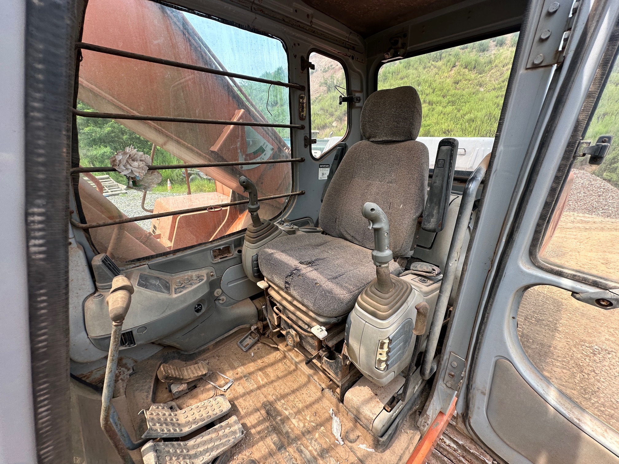 1999 HITACHI EX330 LC-5 Demolition - Image 38