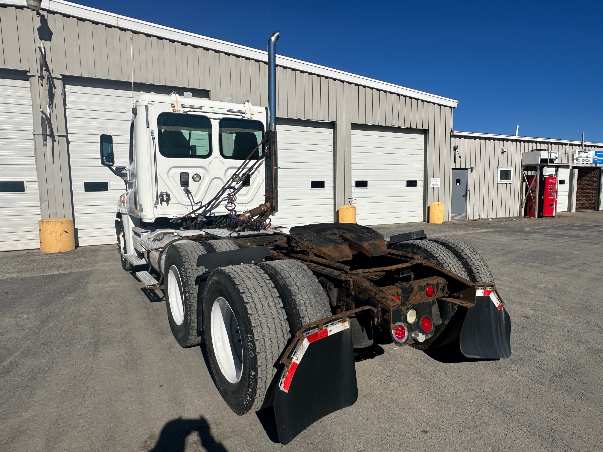 2009 FREIGHTLINER Cascadia - Image 11