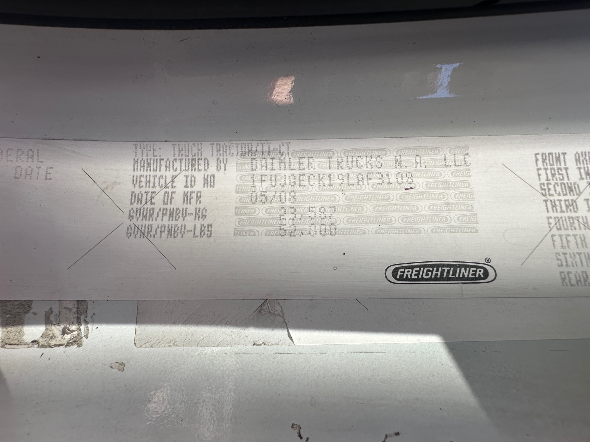 2009 FREIGHTLINER Cascadia - Image 14