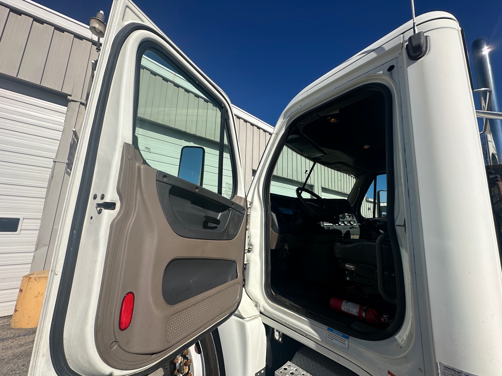 2009 FREIGHTLINER Cascadia - Image 17