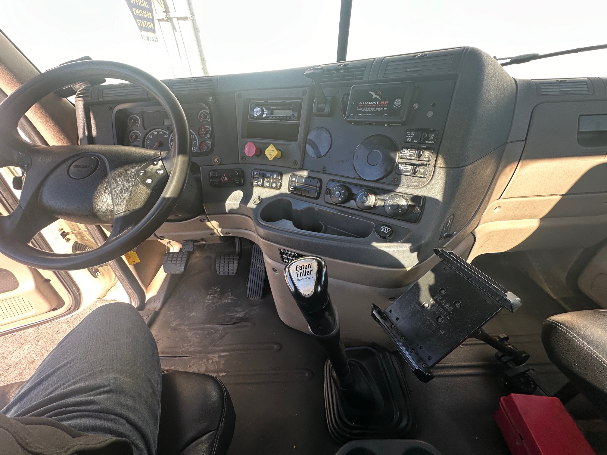 2009 FREIGHTLINER Cascadia - Image 19