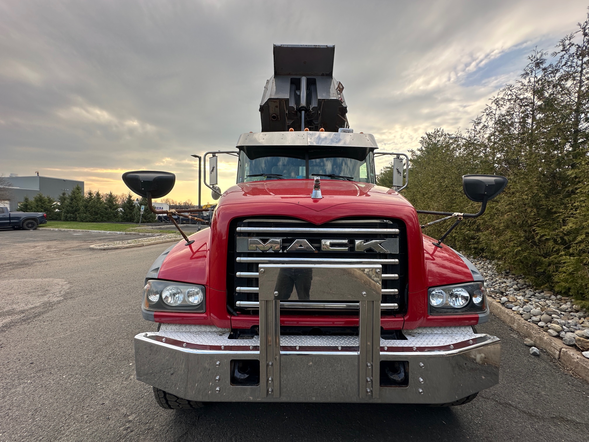 2017 MACK Granite GU713 - view 10 of 35