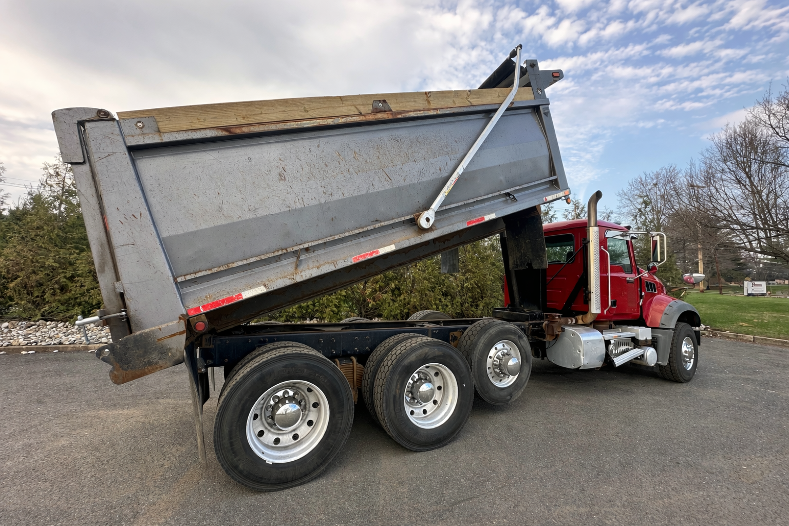 2017 MACK Granite GU713 - view 3 of 35
