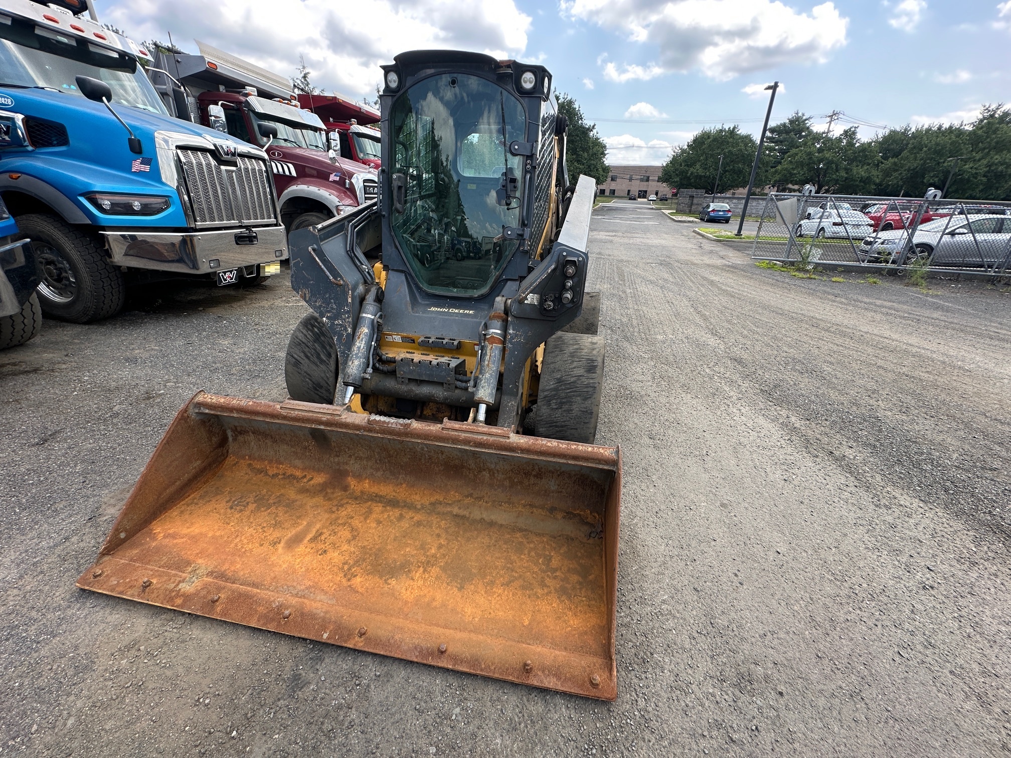 2017 DEERE 332G - Image 3