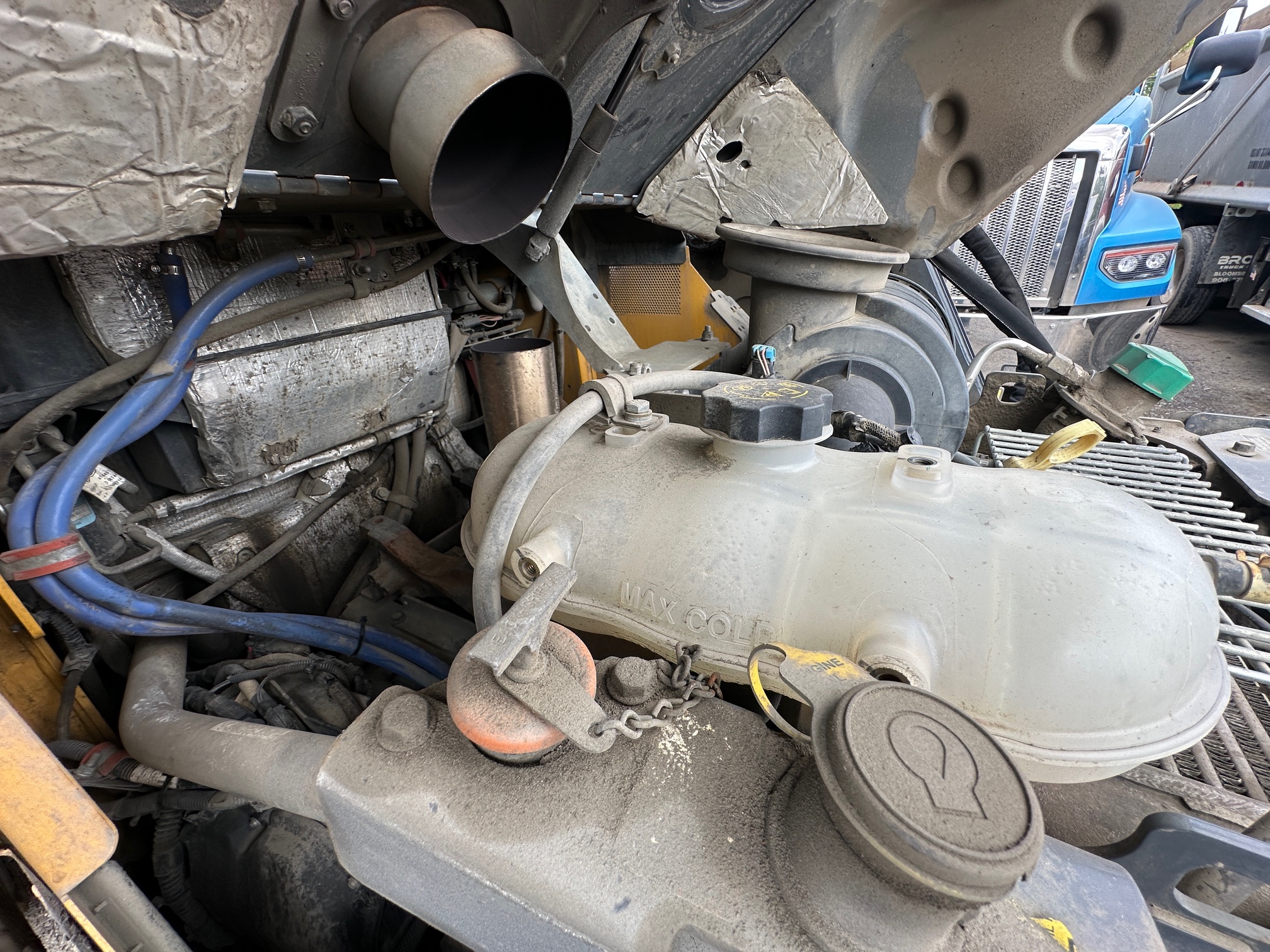 2017 DEERE 332G - Image 12