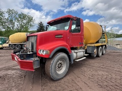 2004 VOLVO Rear Discharge Mixer - Image 1