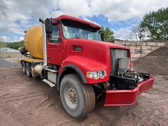 2004 VOLVO Rear Discharge Mixer - Image 5