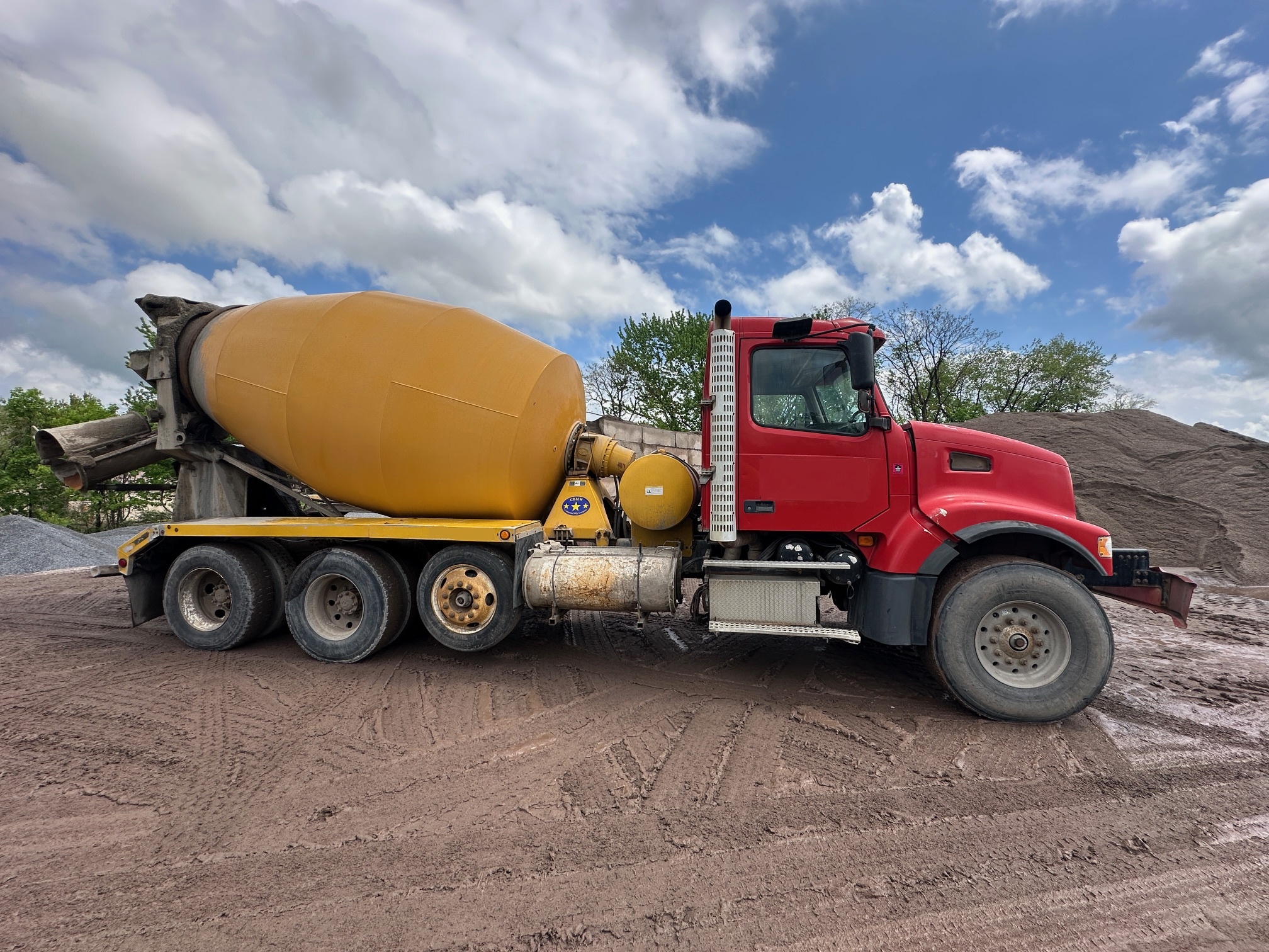 2004 VOLVO Rear Discharge Mixer - Image 6