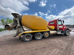 2004 VOLVO Rear Discharge Mixer - Image 7