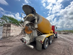 2004 VOLVO Rear Discharge Mixer - Image 8