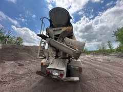 2004 VOLVO Rear Discharge Mixer - Image 9