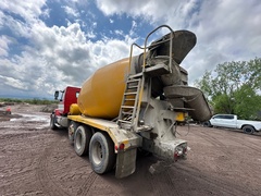 2004 VOLVO Rear Discharge Mixer - Image 11