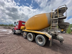 2004 VOLVO Rear Discharge Mixer - Image 12