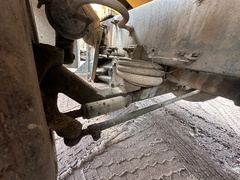 2004 VOLVO Rear Discharge Mixer - Image 16