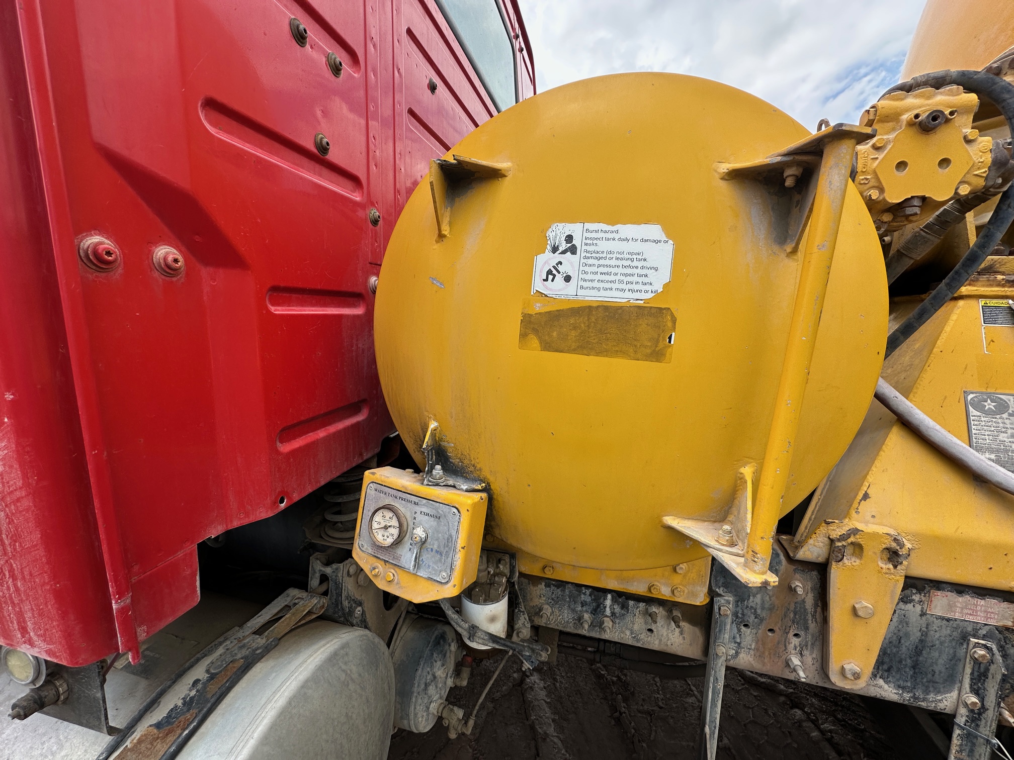 2004 VOLVO Rear Discharge Mixer - Image 19