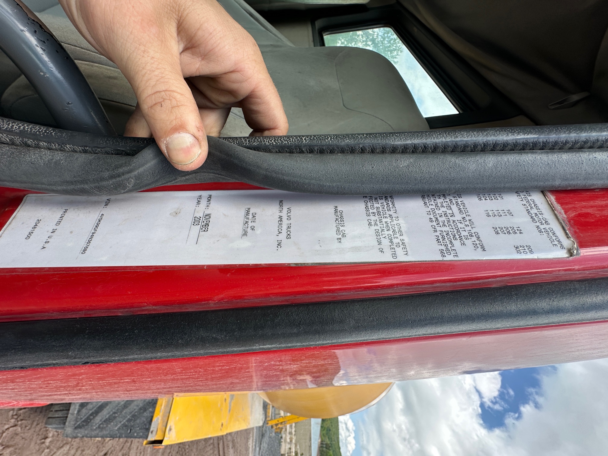 2004 VOLVO Rear Discharge Mixer - Image 21