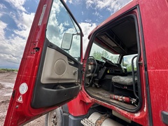 2004 VOLVO Rear Discharge Mixer - Image 22