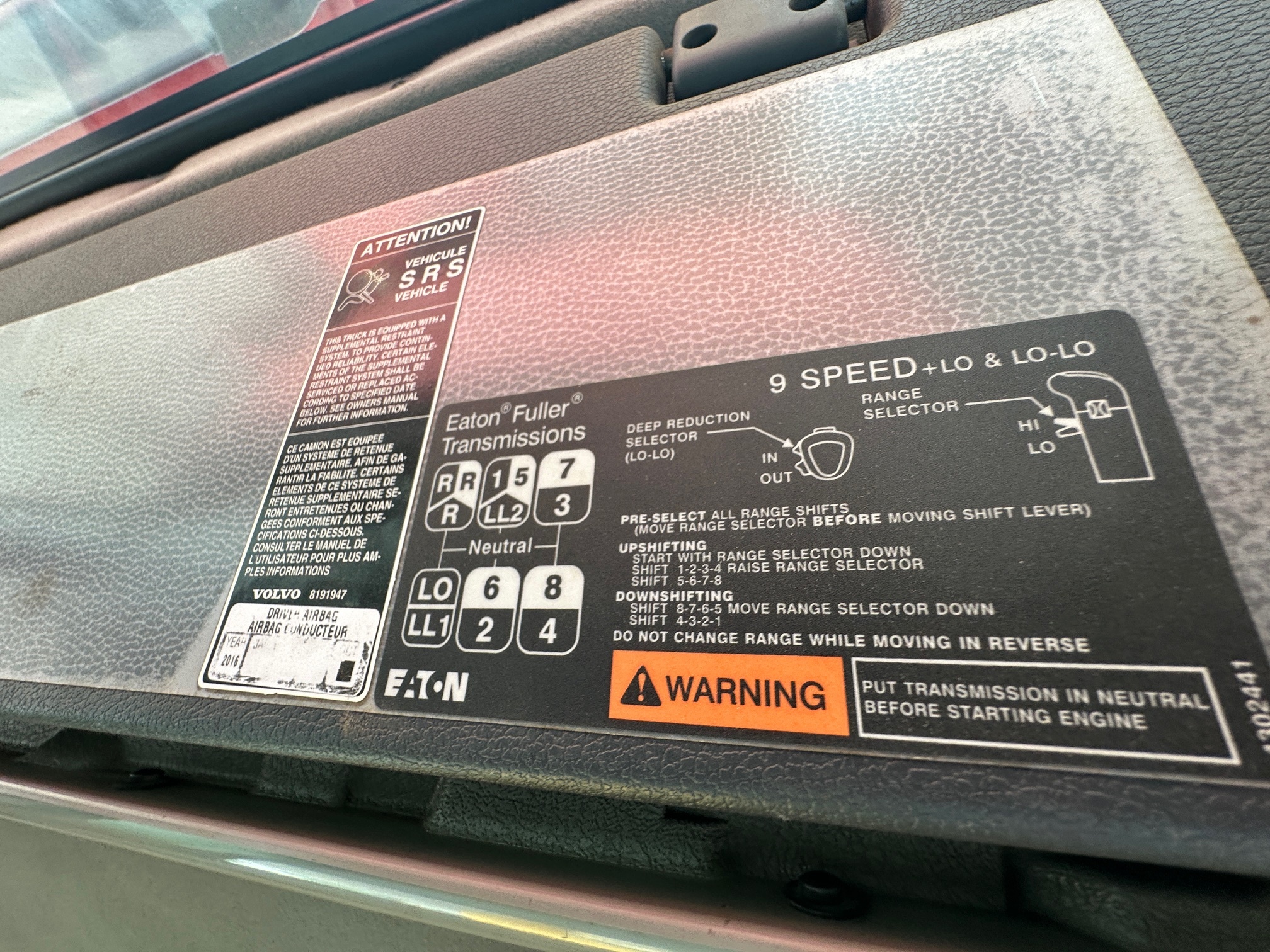 2004 VOLVO Rear Discharge Mixer - Image 24