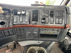 2004 VOLVO Rear Discharge Mixer - Image 25