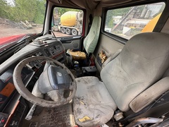 2004 VOLVO Rear Discharge Mixer - Image 26