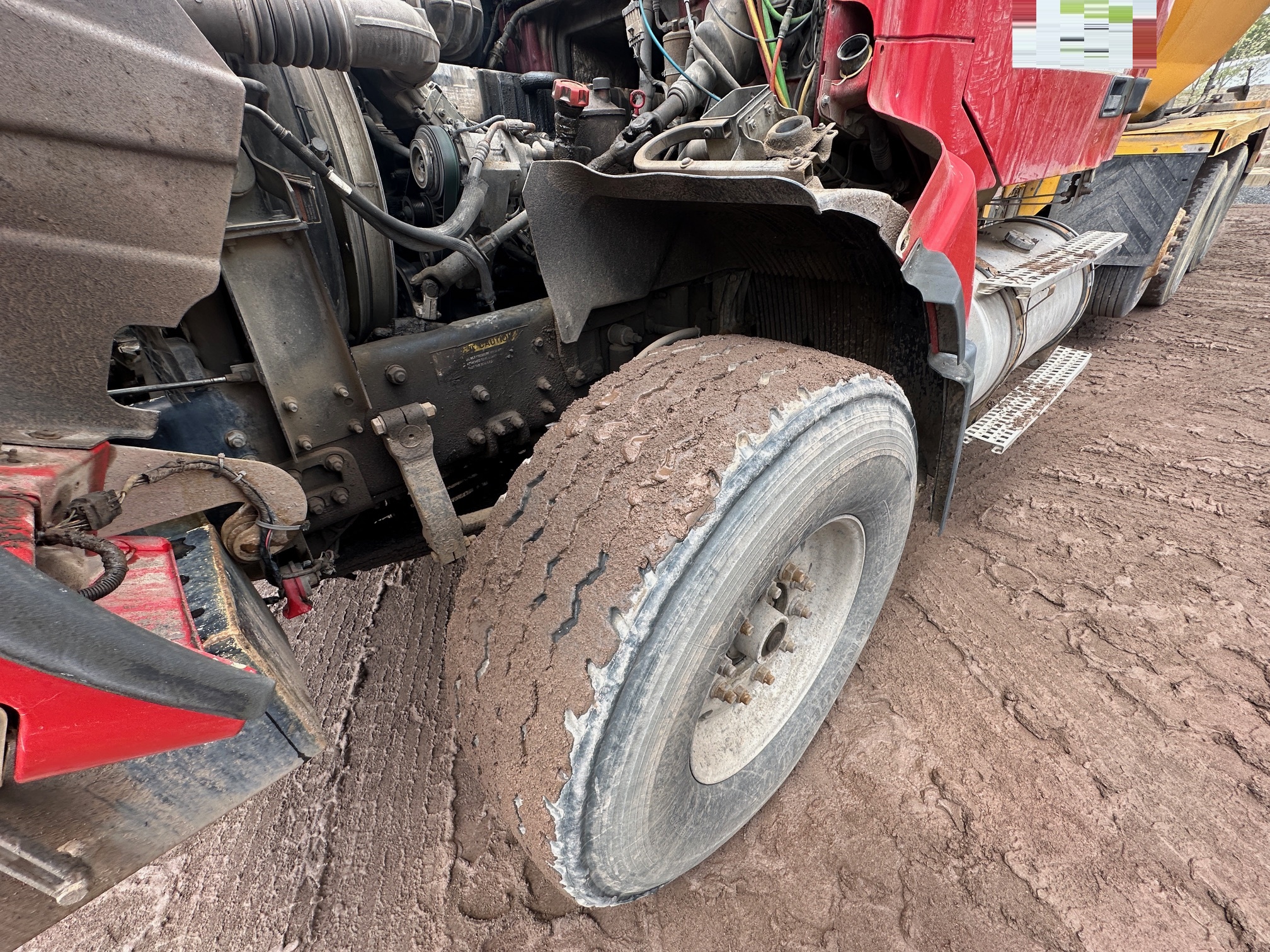 2004 VOLVO Rear Discharge Mixer - Image 30